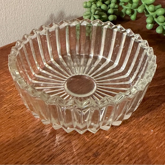 Covered Swan Bird Dish Powder Clear Trinket Box - Picture 3 of 14